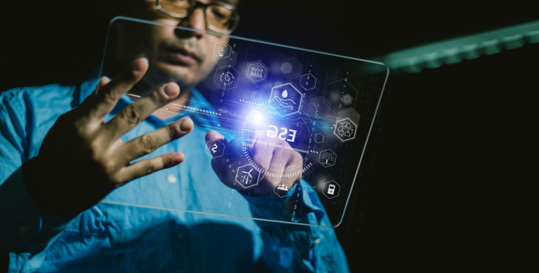 Professionelle Arbeitsstation mit Mehrfachbildschirmen